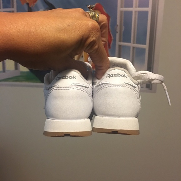 Reebok Classic - Picture 1 of 3